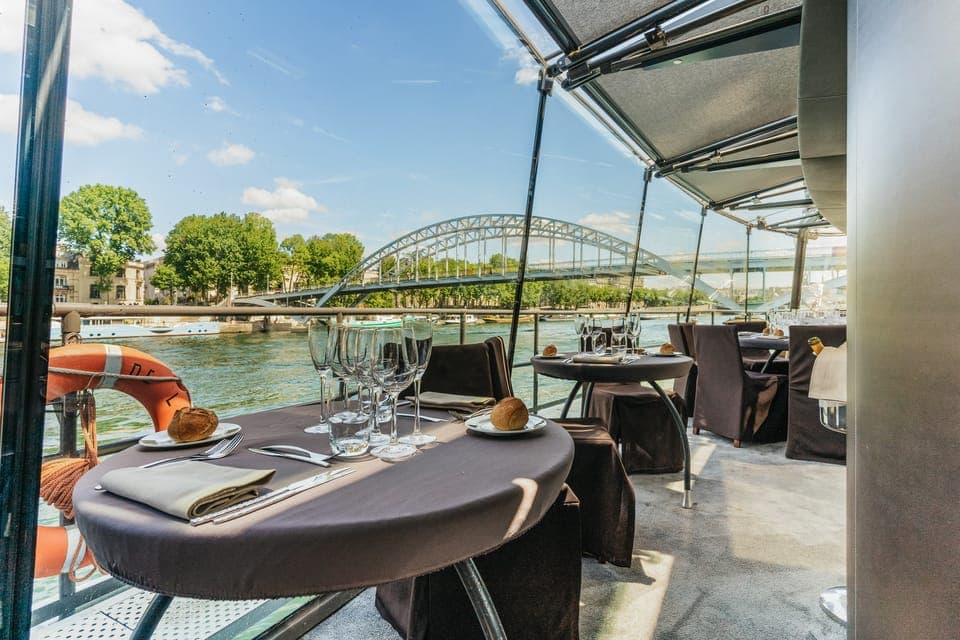 2-Hour River Seine Lunch Cruise with 3-course-menu Gallery Image 2