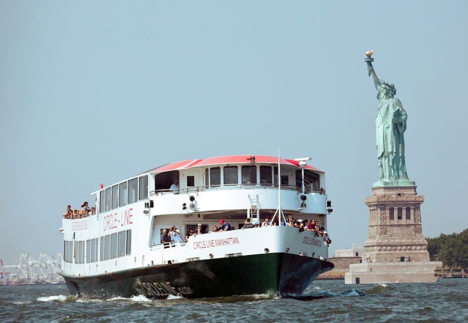 Circle Line 1.5-Hr Landmarks Skip-The-Box-Office Cruise Gallery Image 3