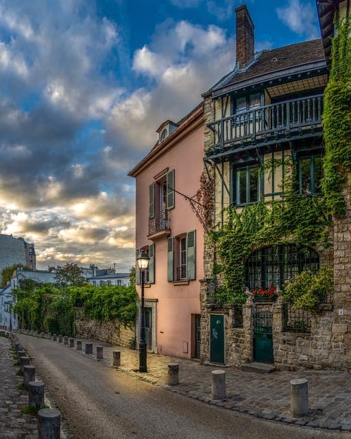 Montmartre Highlights Walking Tour with a Local Guide Gallery Image 4