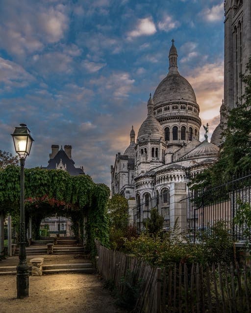 17. Montmartre Highlights Walking Tour with a Local Guide - Image 17