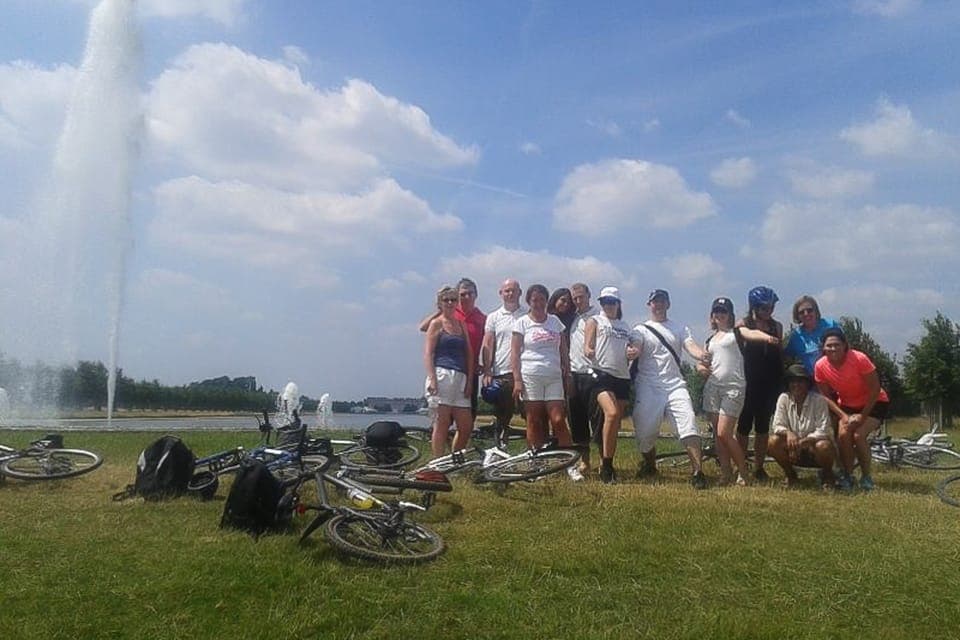 Hampton Court Palace: River Thames Bike Tour Gallery Image 1