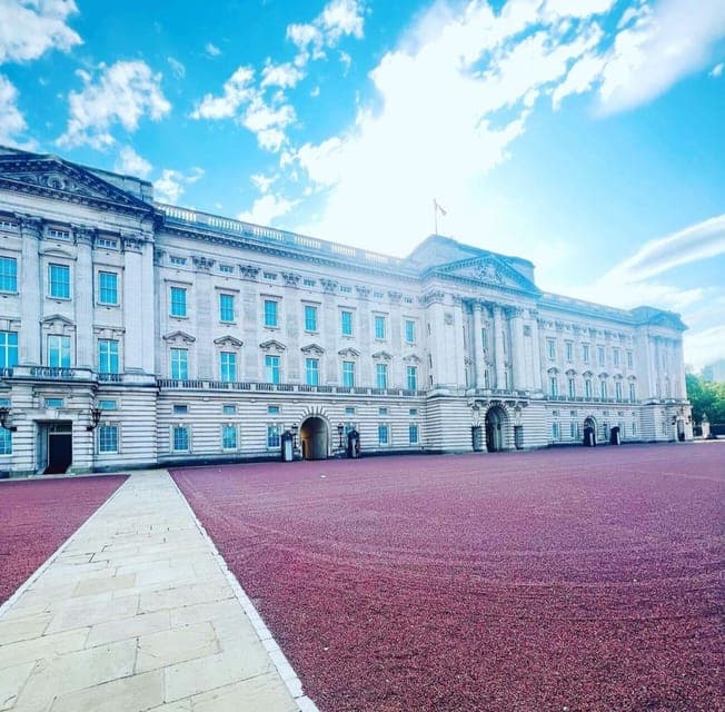 Guided Walking Tour with Changing Of The Guard Gallery Image 1