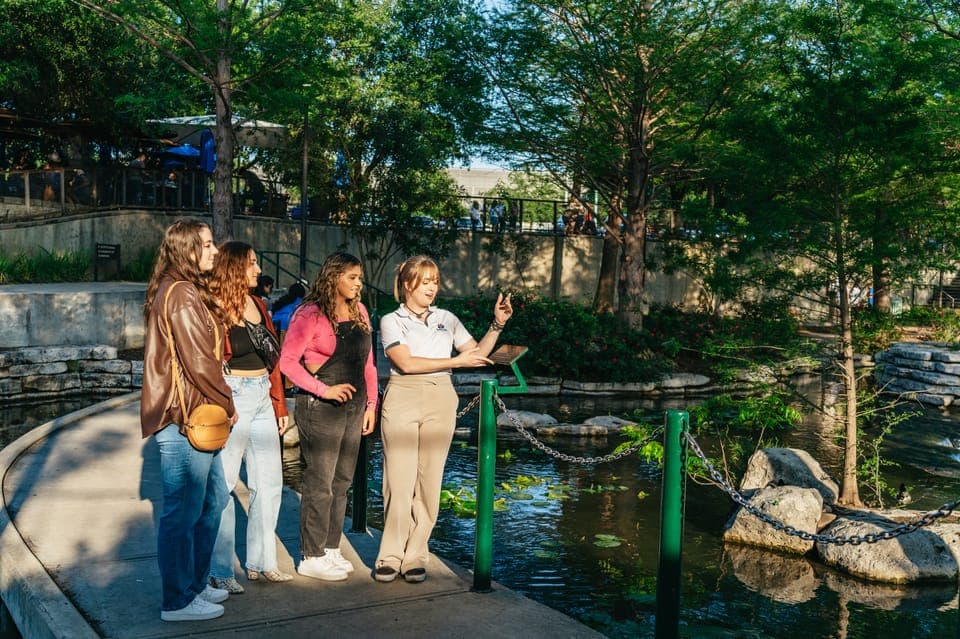 San Antonio: Small Group Night Tour with River Walk Cruise Gallery Image 4