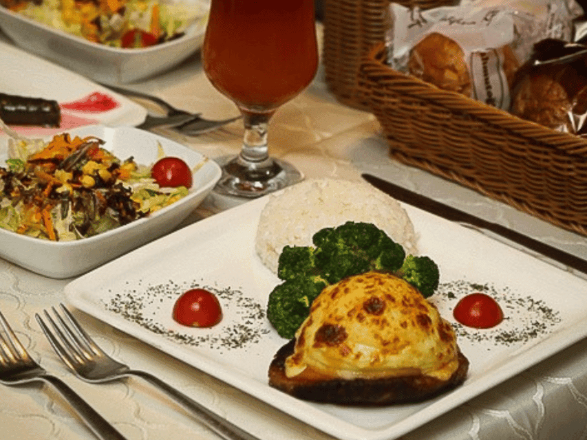 Istanbul: Dinner Cruise with Hotel Pickup & Optional Drinks Gallery Image 4