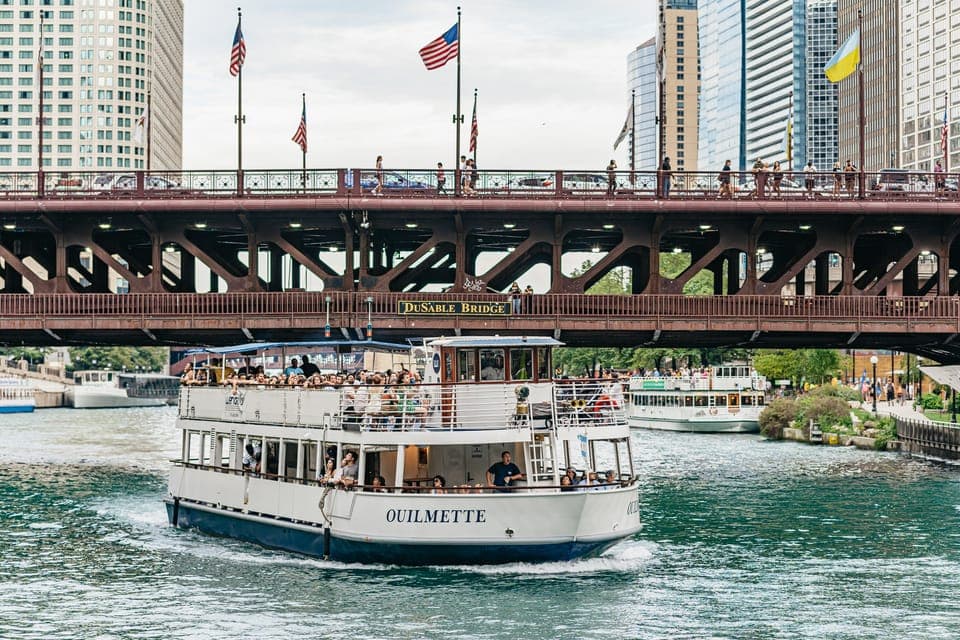 Chicago River: 1.5-Hour Guided Architecture Cruise Gallery Image 1