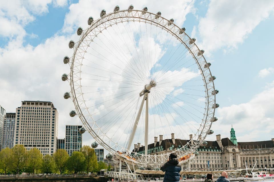 River Thames Hop-On Hop-Off Sightseeing Cruise Gallery Image 3