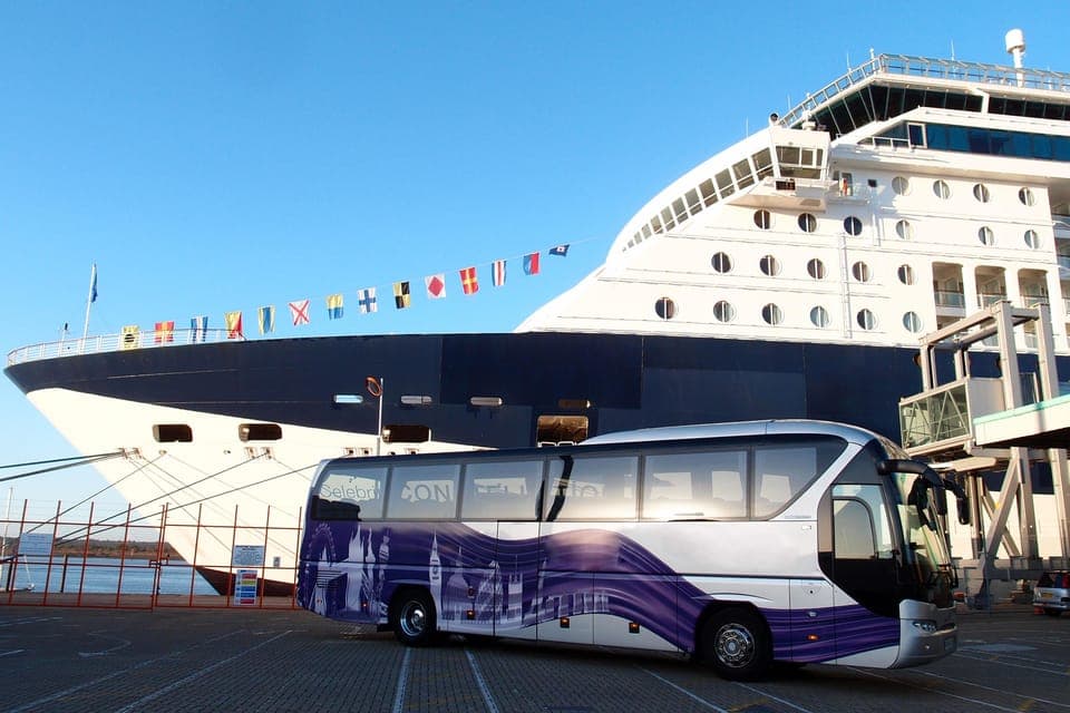 34. Southampton: Cruise Transfer to London via Stonehenge - Image 34