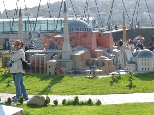 Istanbul's Golden Horn, Eyüp, Miniatürk & Pierre Loti Tour Gallery Image 3