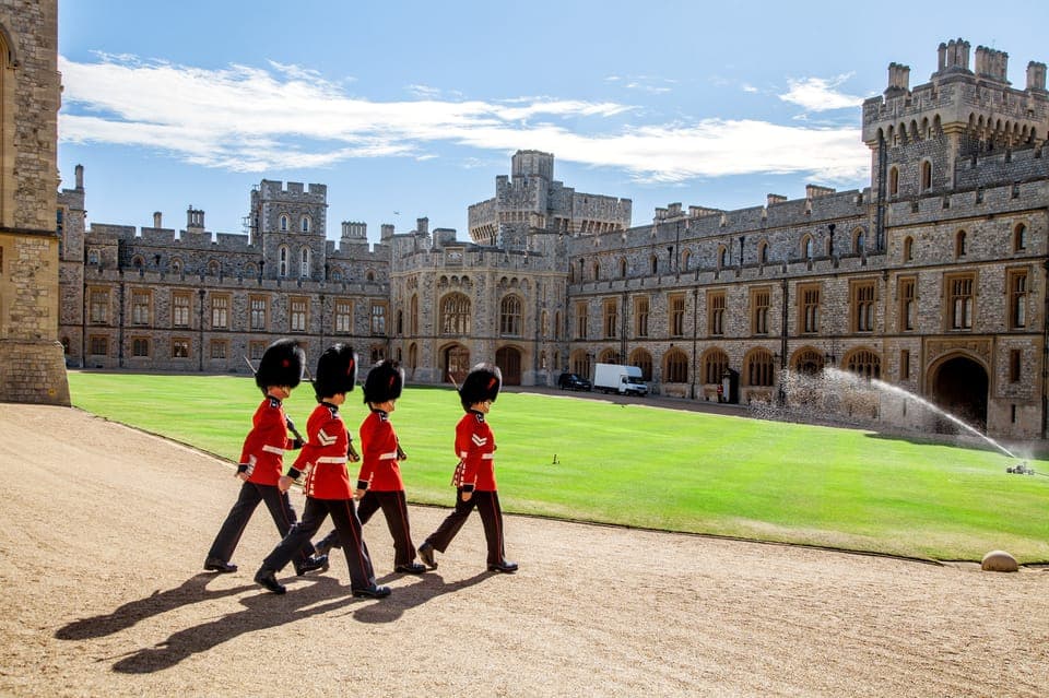 4. Windsor Castle, Stonehenge, and Bath Day Trip - Image 4