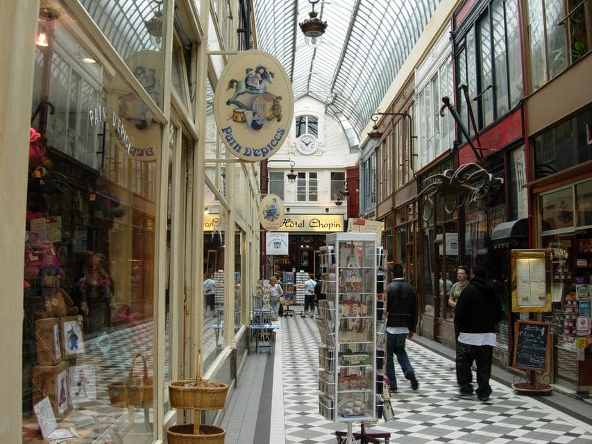 Discover Secret Passages in Paris Gallery Image 3