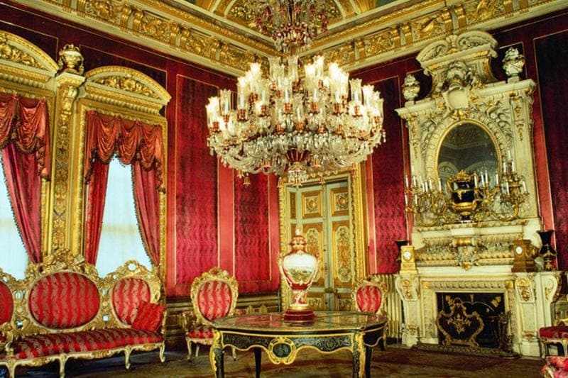 Istanbul: Dolmabahce Palace and Grand Bazaar Tour Gallery Image 3
