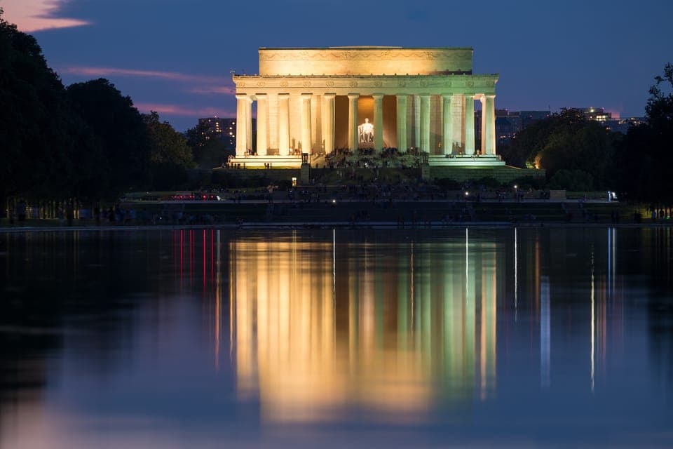 23. DC: Monuments & Memorials Sunset Tour by Open-top Bus - Image 23