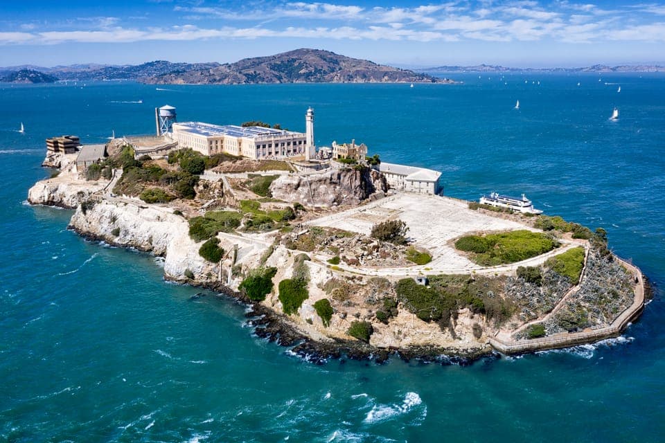 42. Alcatraz Island & 48-Hour Hop-On Hop-Off Tour - Image 42