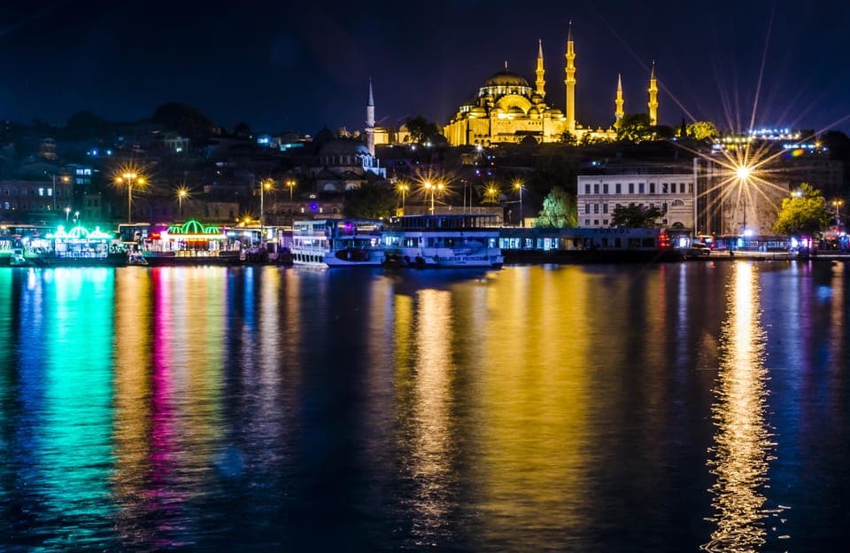 Istanbul: Bosphorus Dinner Cruise Incl. Drinks with Transfer Gallery Image 4