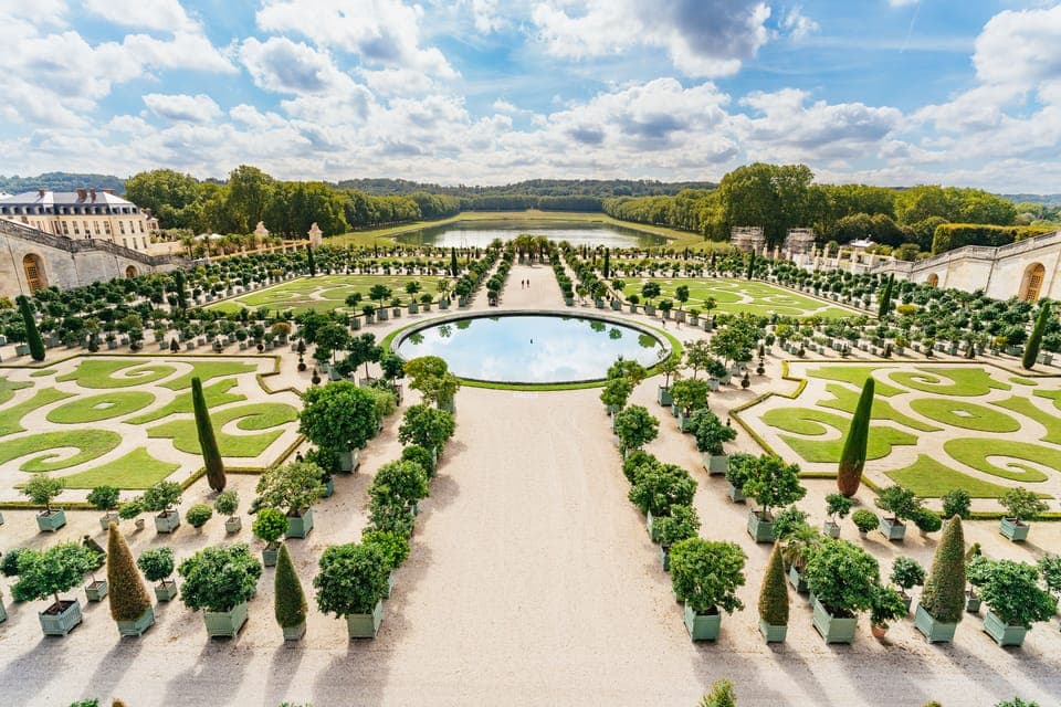 From Paris: Versailles Skip-the-Line Tour & Gardens Access Gallery Image 4