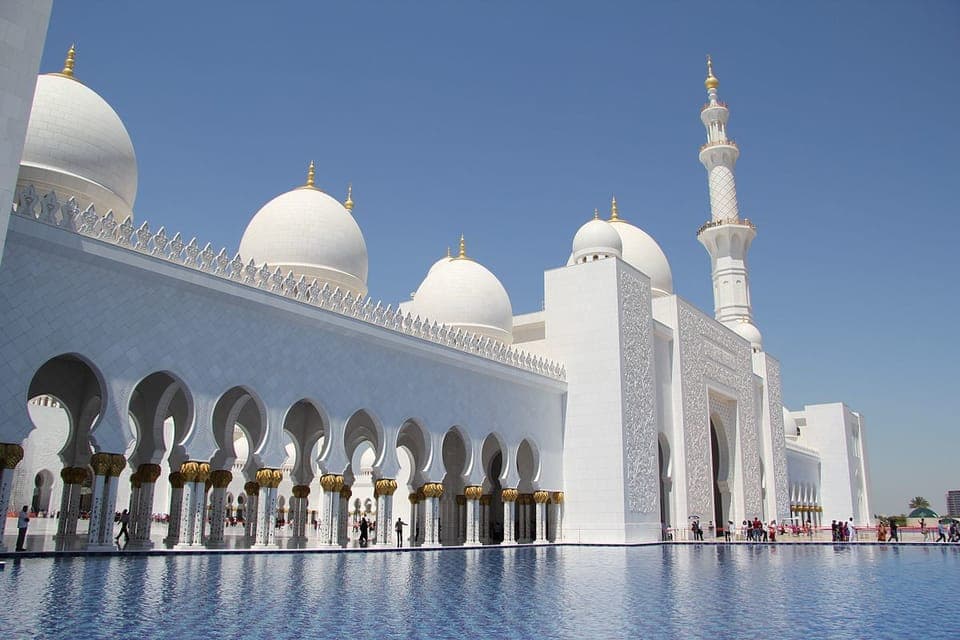 From Dubai: Abu Dhabi Tour with Sheikh Zayed Mosque Gallery Image 3
