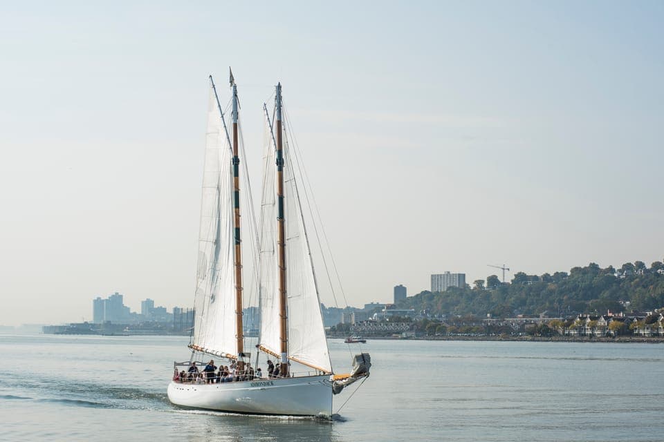 Hudson River Fall Foliage Sailing Trip Gallery Image 1