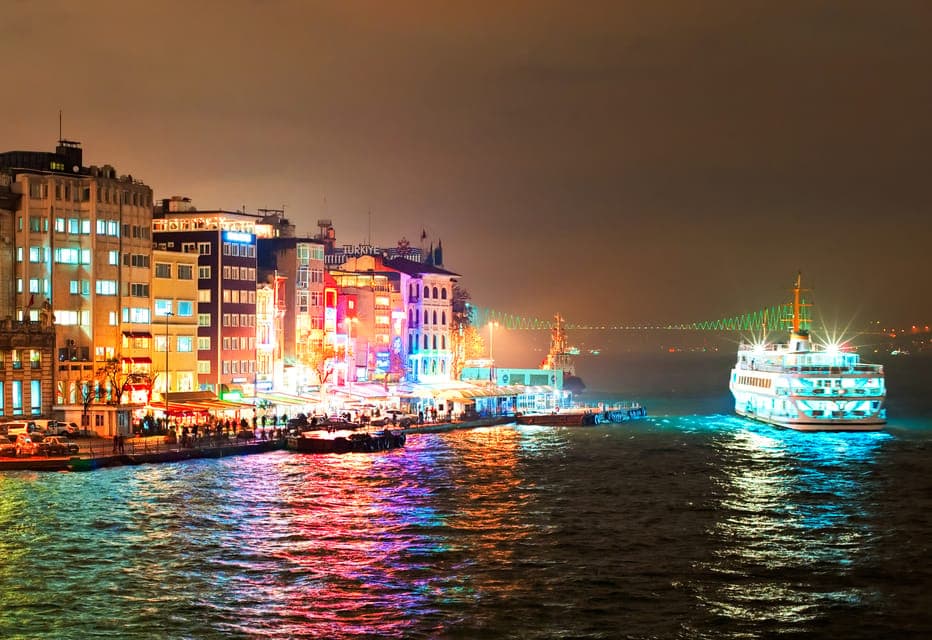 Istanbul: Bosphorus Dinner Cruise Incl. Drinks with Transfer Gallery Image 3
