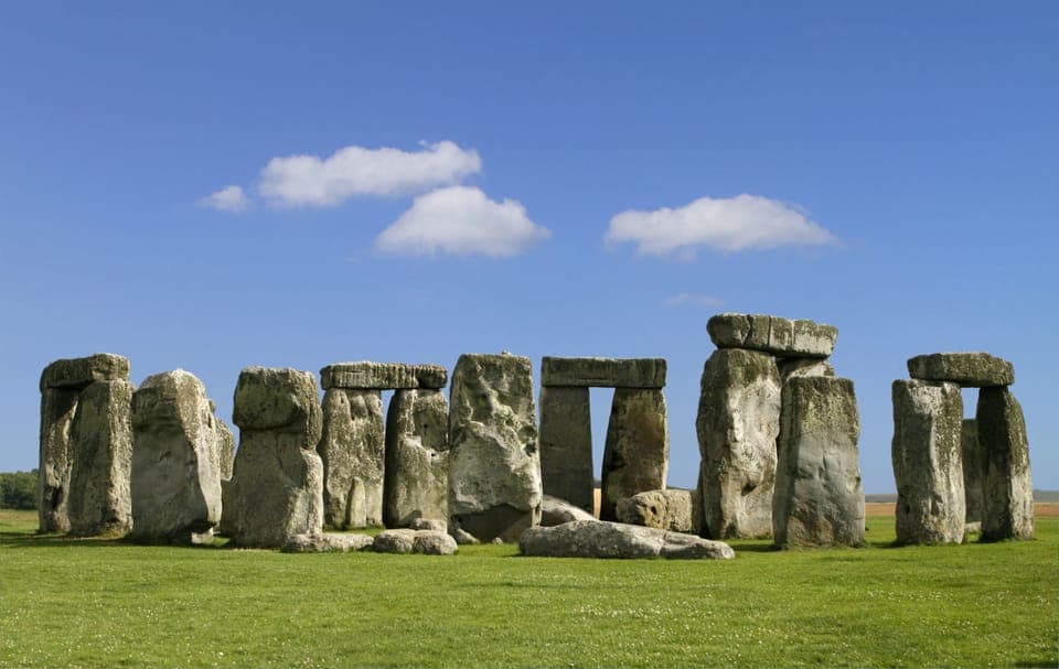 From London: Windsor Castle and Stonehenge Day Trip Gallery Image 2