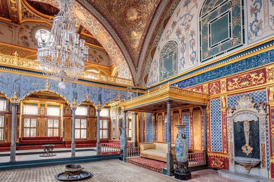Istanbul: Private Tour of Topkapi Palace and Grand Bazaar Gallery Image 2