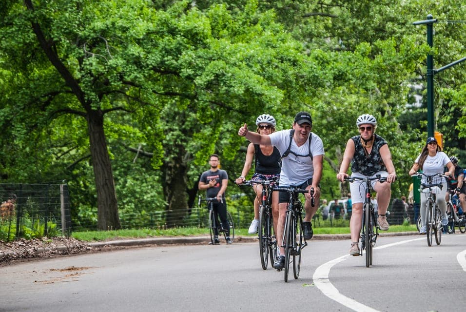 Brooklyn: Sightseeing Bike Tour with Local Guide Gallery Image 3