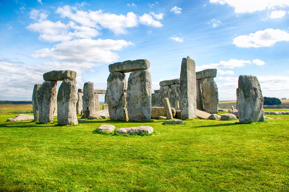 26. Stonehenge and Bath Full-Day Tour - Image 26
