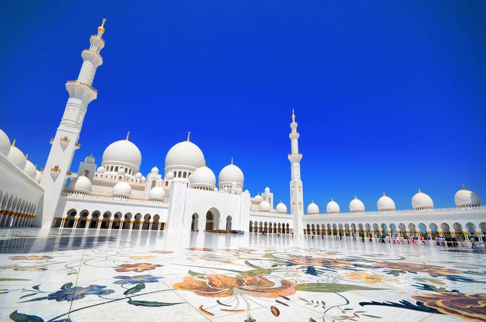 Sheikh Zayed Grand Mosque Tour with Photographer Gallery Image 2