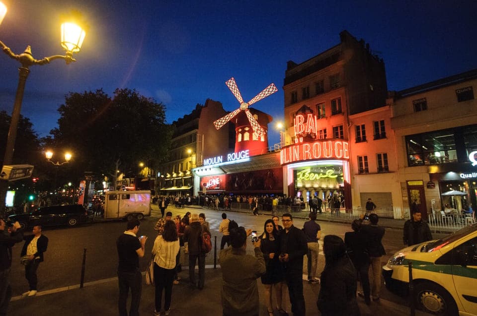 Dinner Show at the Moulin Rouge Gallery Image 3