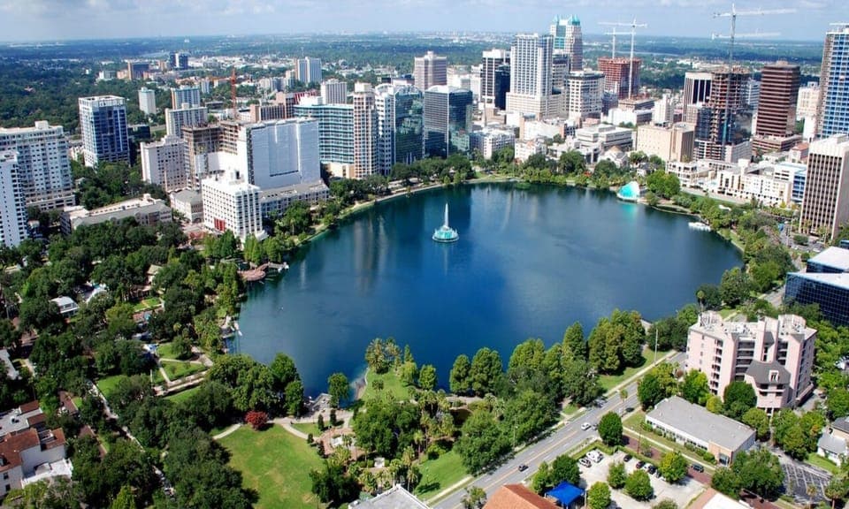 Half-Day Sightseeing Tour + Eat & Play Savings Card Gallery Image 2