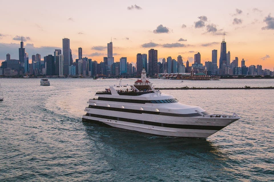 Lake Michigan Lunch or Dinner Cruise Gallery Image 1