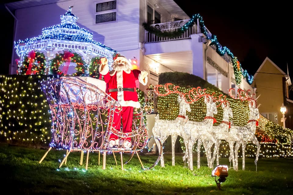 29. From Manhattan: Dyker Heights Holiday Bus Tour - Image 29