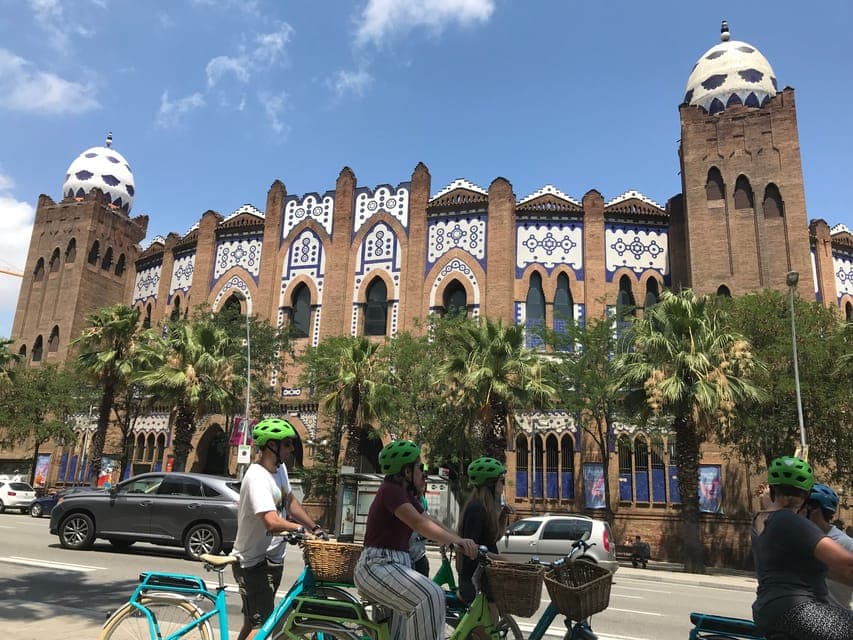 2.5-Hour Bike or E-Bike Historical Tour Gallery Image 3