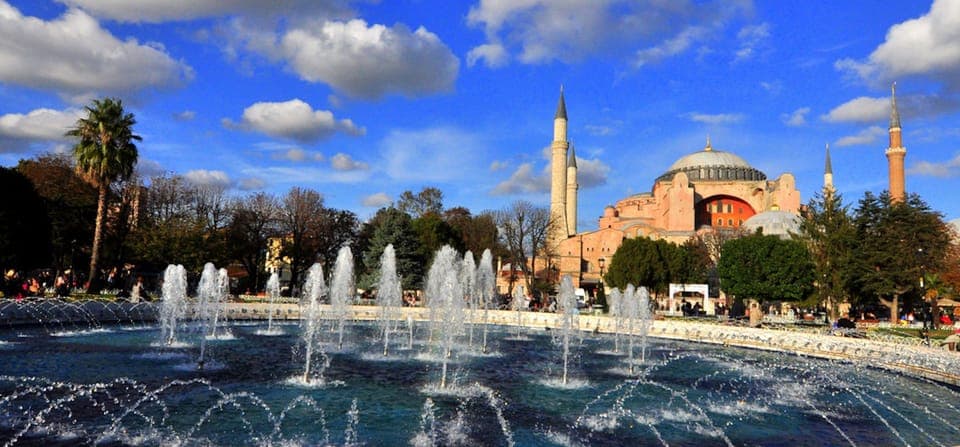 5. Istanbul: Topkapi, Hagia Sophia and Basilica Cistern Tour - Image 5