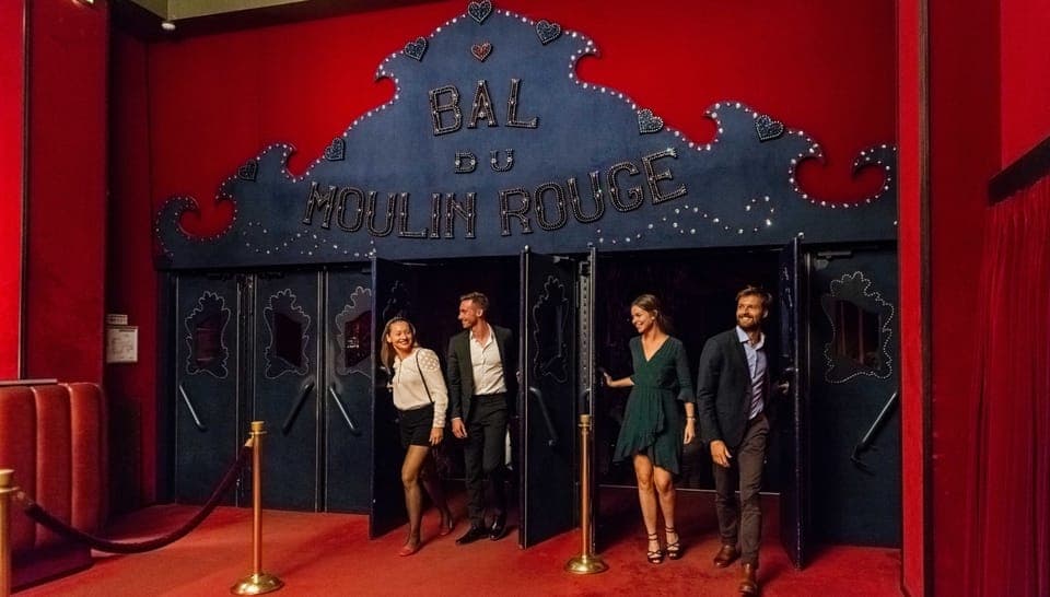 Eiffel Tower Dinner Cruise with a Moulin Rouge Show Gallery Image 4