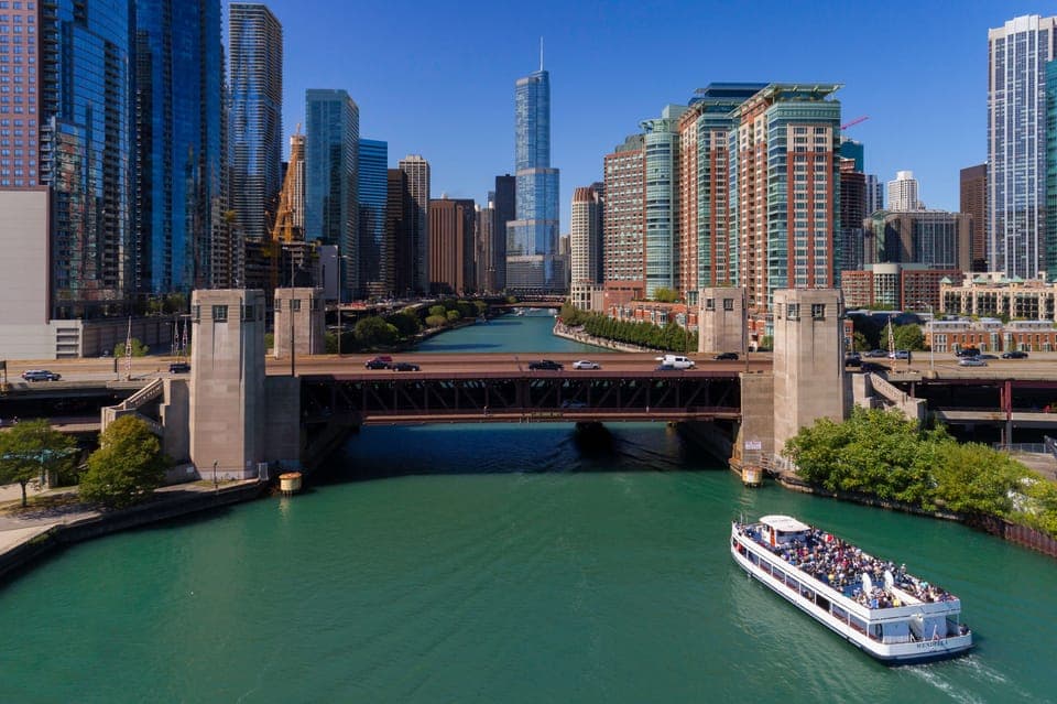 45-Minute Family-Friendly Architecture River Cruise Gallery Image 3
