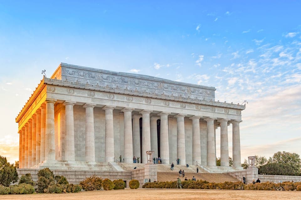 Washington DC: River Cruise & DC City Tour + Entry Ticket Gallery Image 1