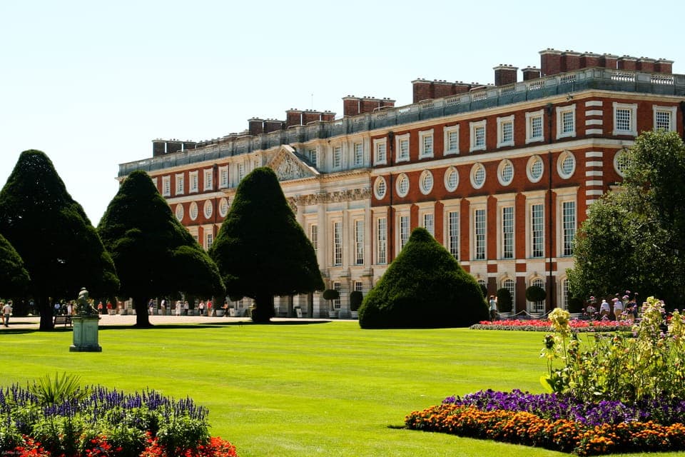 Windsor, Hampton Court Palace with Free Snack Pack Gallery Image 3