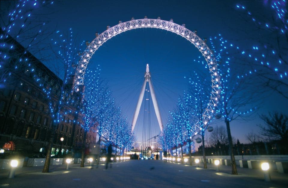 Christmas Eve City Tour with Dinner & Midnight Mass Gallery Image 3