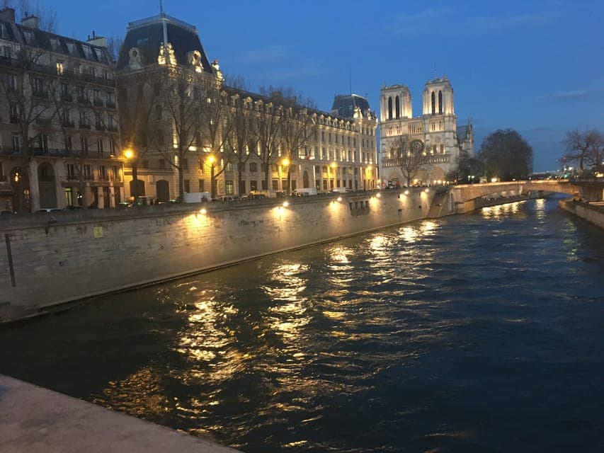 Happy Hour Evening Cruise on the Seine River Gallery Image 2