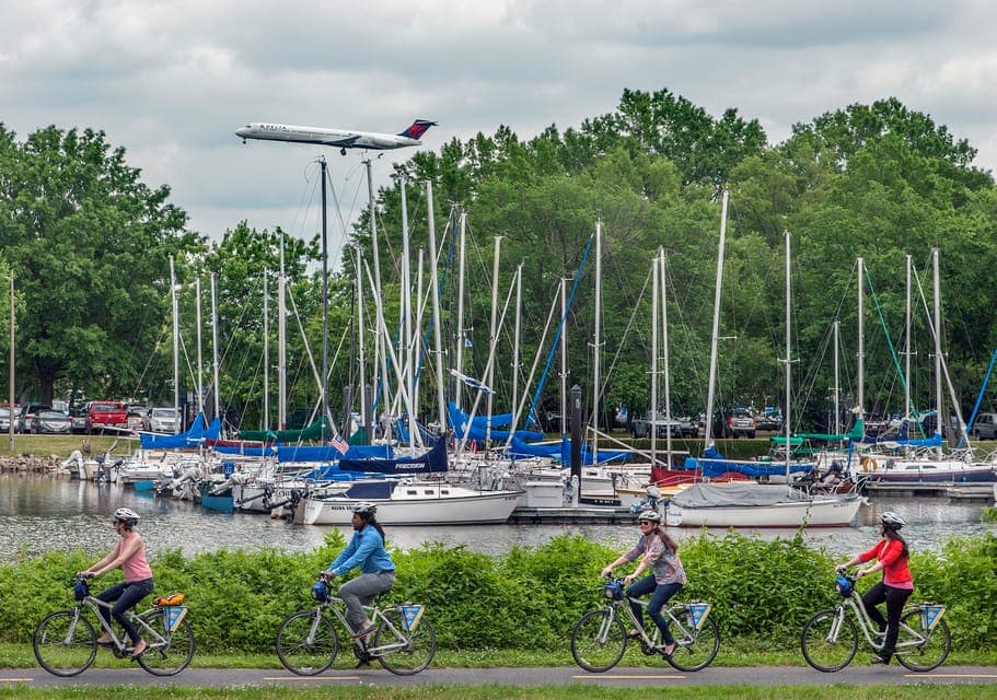Alexandria: Full-Day Bike Tour to Mt Vernon w/ Optional Boat Gallery Image 2
