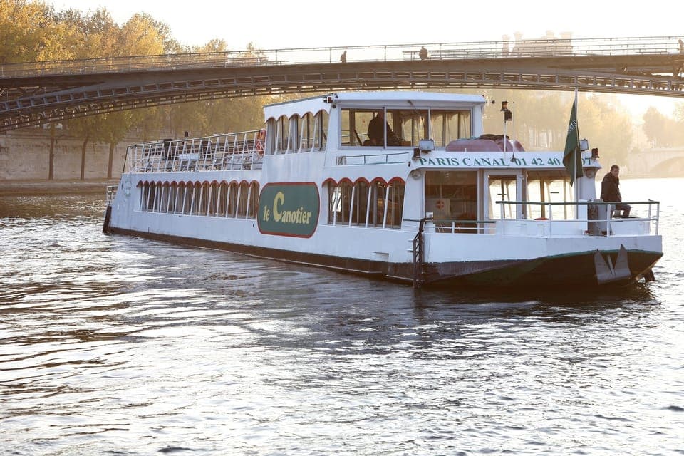 Happy Hour Evening Cruise on the Seine River Gallery Image 3