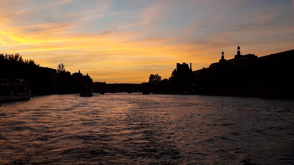 Happy Hour Evening Cruise on the Seine River Gallery Image 4