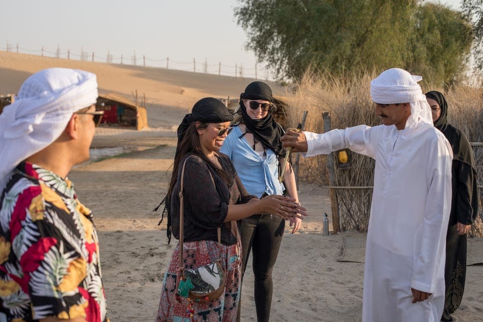 Half-Day Camel Trekking with Al Marmoom Breakfast Gallery Image 2