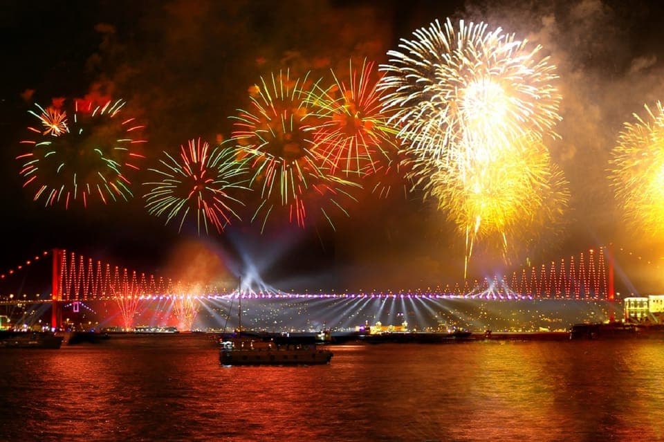 32. Istanbul: New Year's Eve Cruise Between Two Continents - Image 32