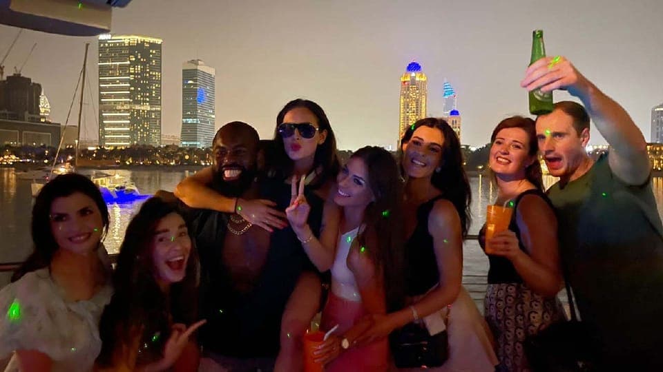 Marina Yacht Party with BBQ, Unlimited Drinks and DJ Gallery Image 3