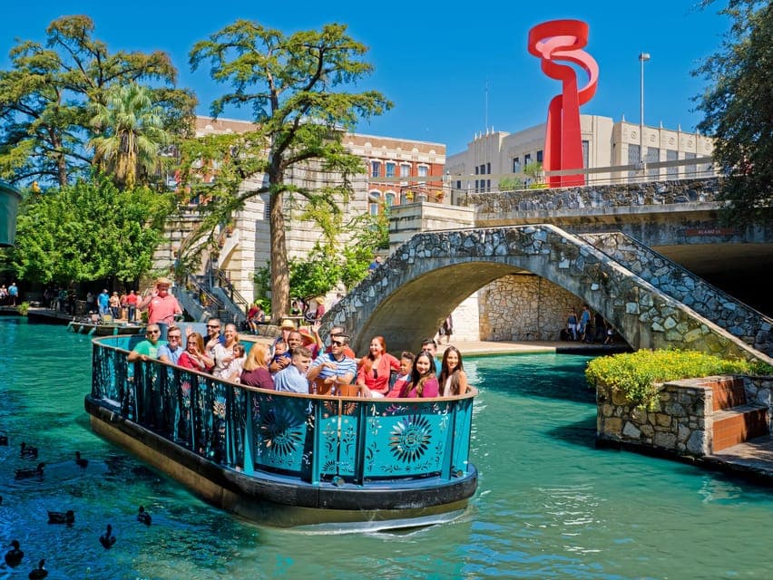From Austin: San Antonio Day Trip with Alamo and Boat Cruise Gallery Image 3