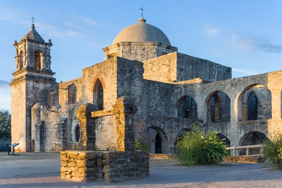 From Austin: San Antonio Day Trip with Alamo and Boat Cruise Gallery Image 2