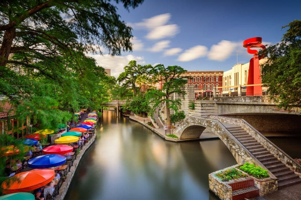 From Austin: San Antonio Day Trip with Alamo and Boat Cruise Gallery Image 4