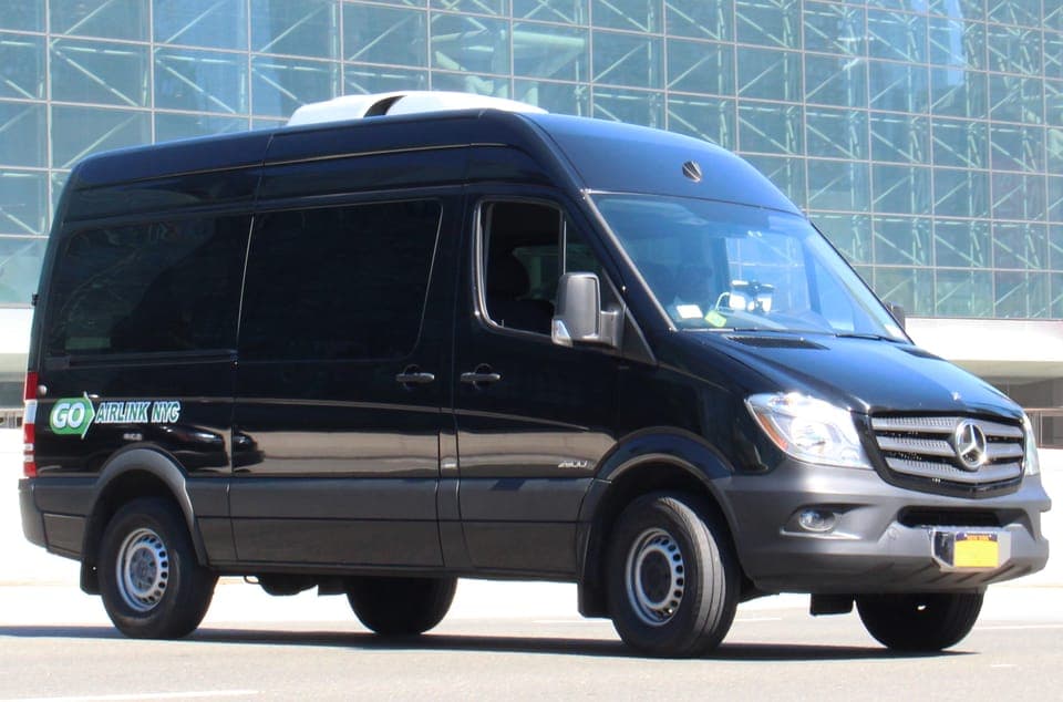 38. One-Way Transfer to/from JFK Airport and Manhattan - Image 38