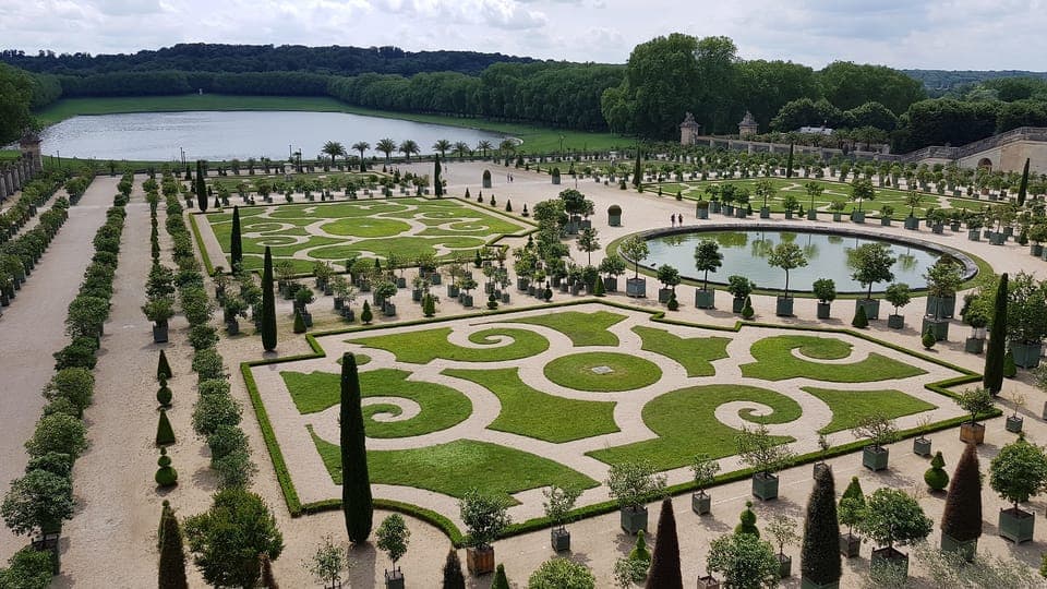 From Paris: Versailles Palace and Gardens Guided Experience Gallery Image 1